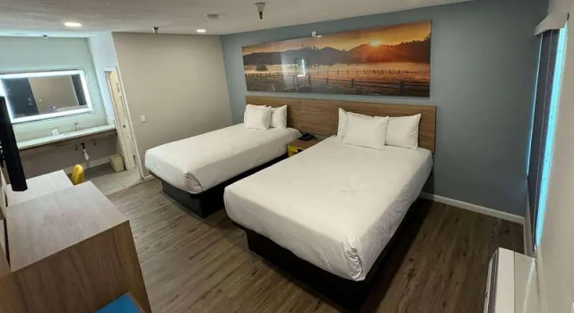 Четырёхместный номер Standard Days-Inn by Wyndham Bakersfield
