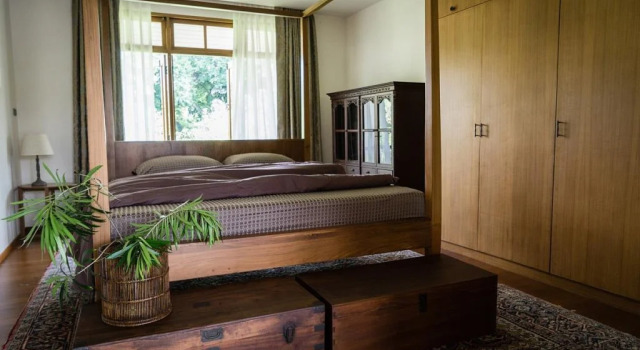 Na Nava Residence (Villa by the Canal)