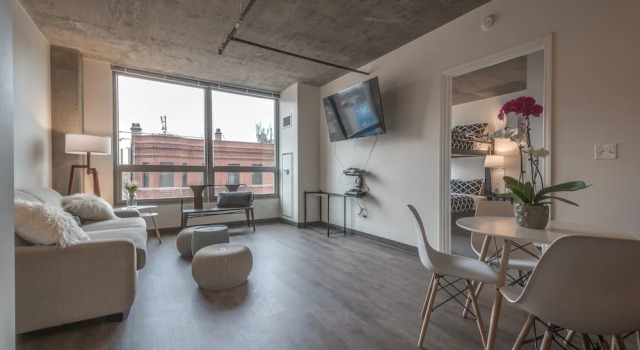 Апартаменты Superior Wrigley Suites
