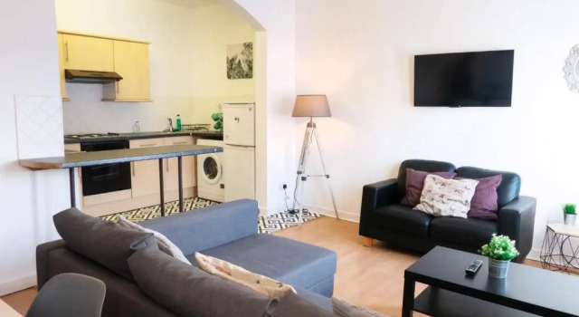 Space for Groups, 10 Mins From Queen St!