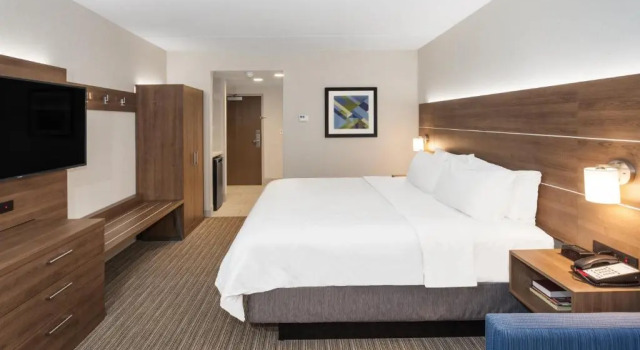 Полулюкс Holiday Inn Express Hotel & Suites Providence-Woonsocket by IHG