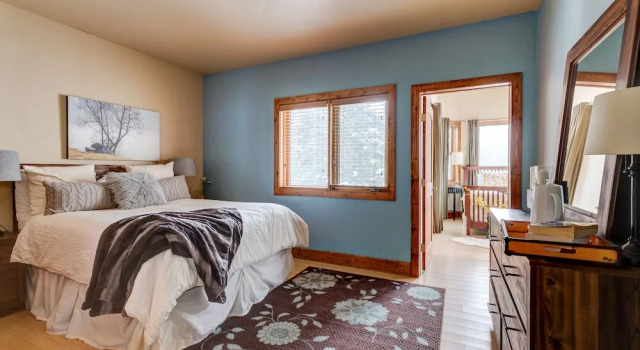 400 Whispering Pines Circle Private Home with Hot Tub, Buchen Sie Ferienhaus Blue River 