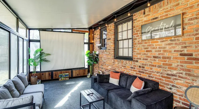 Коттедж 6 Mi to Lake Murray! Pet-friendly Haven w/ Yard