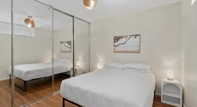 Stylish North Melbourne Stay, Забронировать Апартаменты/квартира Мельбурн Melbourne Region, рядом с Federal Court of Australia