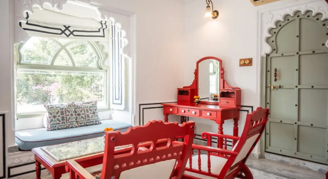 Люкс с балконом и с видом на озеро Amet Haveli - A Heritage Hotel Udaipur