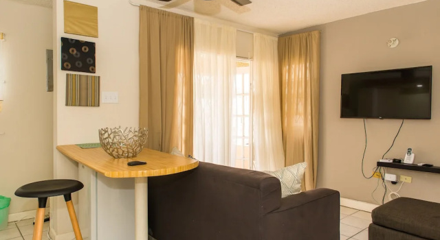 Апартаменты Business с балконом и с красивым видом из окна Kingston Most Centrally Located Two Bdrm