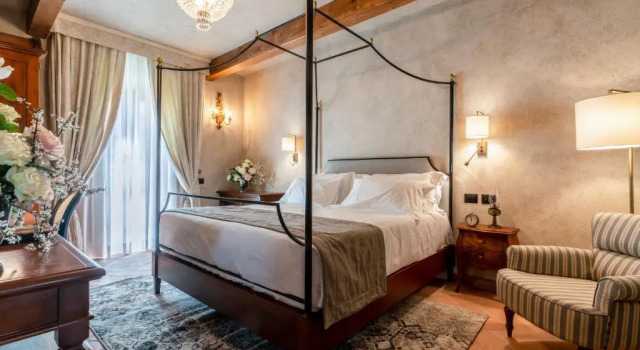 Полулюкс с видом на бассейн Villa Petriolo - Small Luxury Hotels of the World