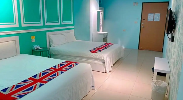 Четырёхместный номер Standard с балконом I Hi Hotel Station Building