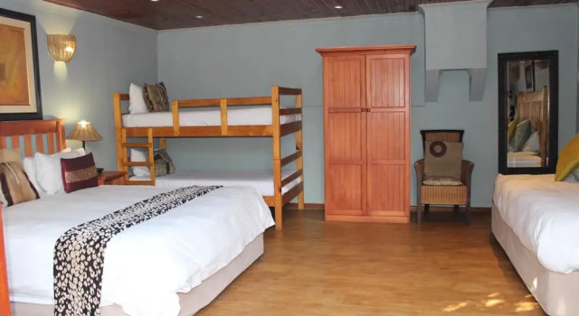 Семейный номер Standard с видом на бассейн French Lodge International