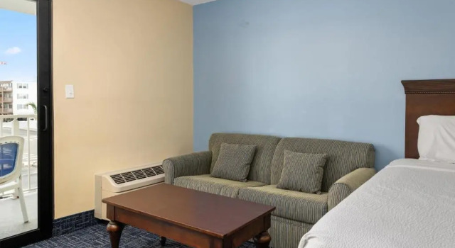 Четырёхместный номер Standard с видом на город Coastal Palms Inn and Suites