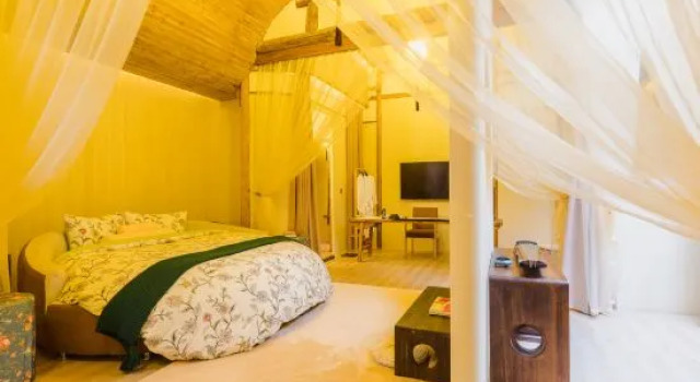 Люкс Deluxe Yueshang Zen Space Homestay (Tongli Ancient Town Branch)