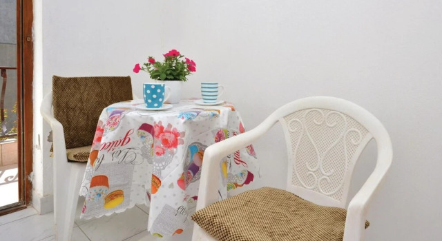 Beautiful Home in Vrboska With Wifi and 1 Bedrooms, Забронировать Отель Отели Врбоска с парковкой, рядом с Частный Пляж «Виллы Эмма», Парковка