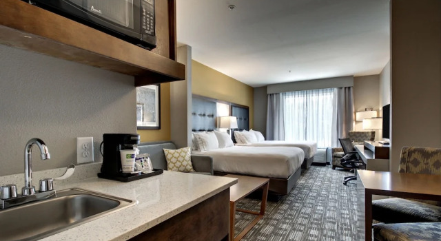 Люкс Holiday Inn Express Hotel & Suites Albany by IHG