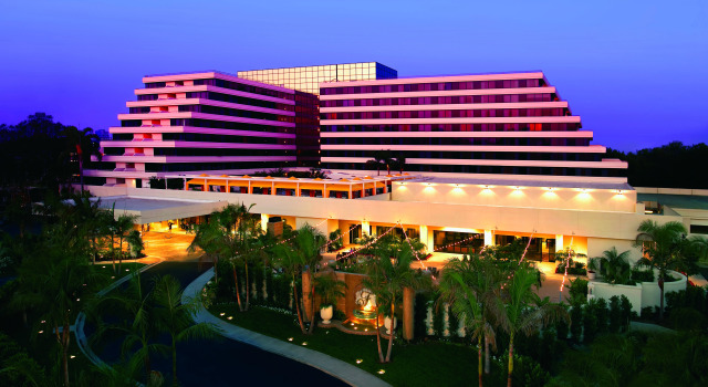 Renaissance Newport Beach Hotel, Забронировать Отель Ньюпорт-Бич Beach Cities Orange County