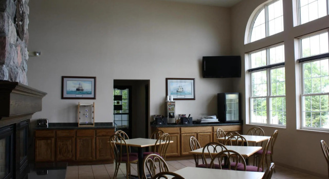 Magnuson Grand Hotel Lakefront Paradise, Boek Hotel Paradise Michigan