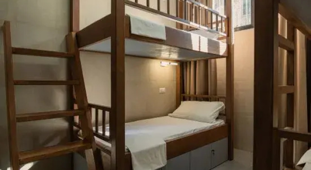 Кровать в общем номере (мужской номер) Hostel INN PETRELLA