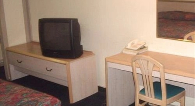 Super 7 Inn & Suites Saginaw, Đặt Khách sạn Saginaw Michigan