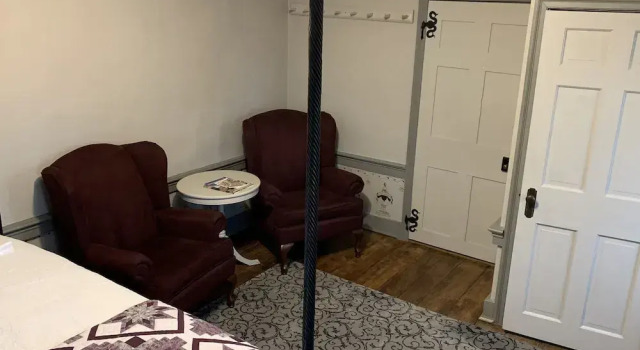 The Avenue Guesthouse and Gallery