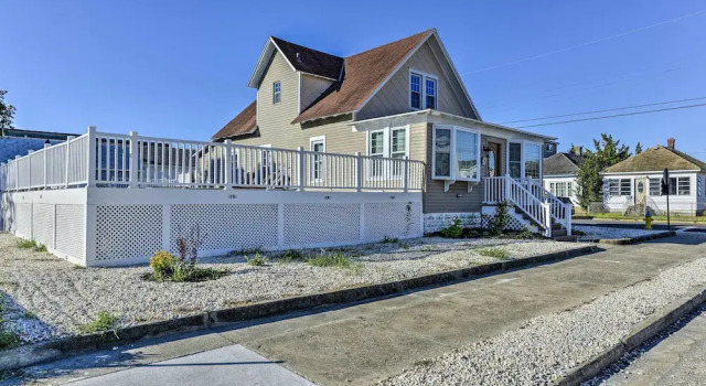 Charming Wildwood Hideaway w/ Private Pool & Deck!, Buchen Sie Ferienhaus Villen in Wildwoods Beach, Villa