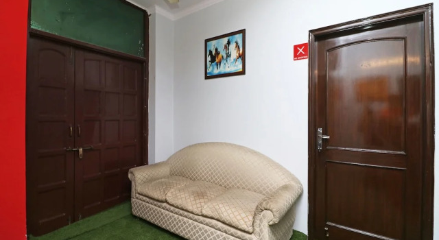 OYO 10583 Hotel Amigo