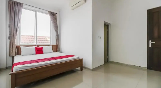 RedDoorz near Pantai Tanjung Pendam 2, Book Hotel Belitung Belitung Island