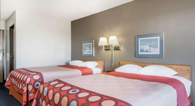 Четырёхместный номер Standard Super 8 by Wyndham Portage