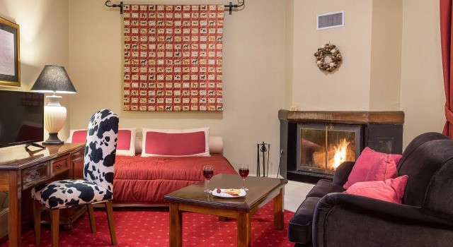Люкс Country Club Hotel & Suites