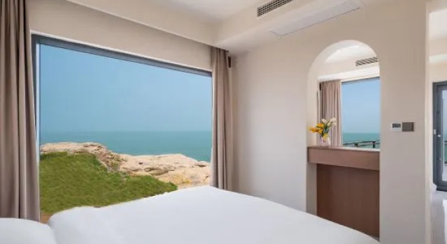 Люкс Light Luxury · Listening to the Waves by the Sea Seaview Homestay