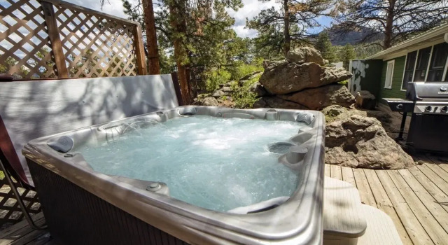Charming Cabin, Next To National Park 3 Bedroom Cabin - #20-NCD0297