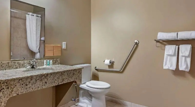 Номер Standard Quality Inn & Suites