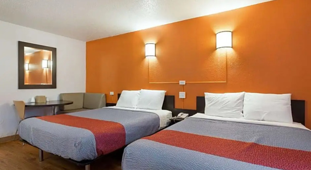 Четырёхместный номер Standard Motel 6 Lincoln, IL