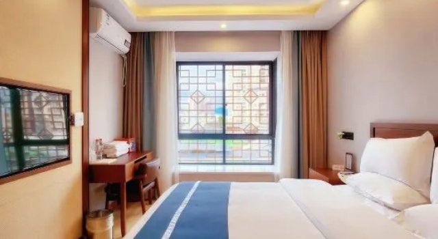 Люкс Deluxe Kaili Wanhuzhai Hotel (South High-speed Railway Station)