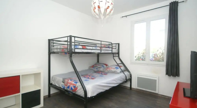 Modern holiday home with private swimming pool, air conditioning and enclosed garden, Prenota Hotel Hotel a Alvernia con parcheggio, Parcheggio