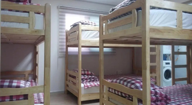 Кровать в общем номере (мужской номер) Jiin Hostel & Guesthouse