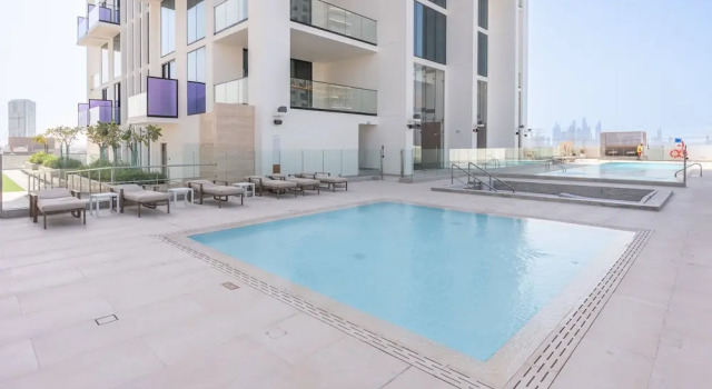 Vibrant 1-bedroom in JVC Sleeps 4 With Balcony