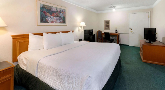 Двухместный номер для гостей с ограниченными возможностями Motel 6 Phoenix, AZ Midtown