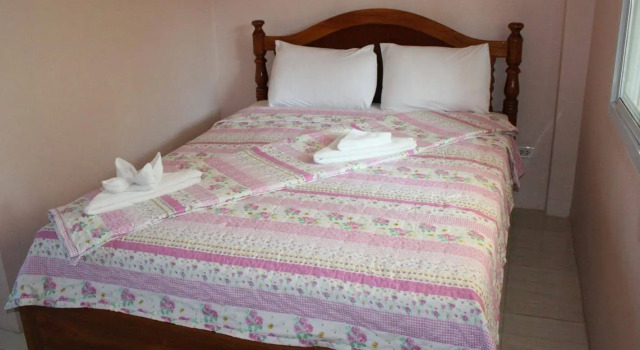7 Garden Hotel, Rezervovat Hotel Hotely v Ubolratana s parkováním, Parkování