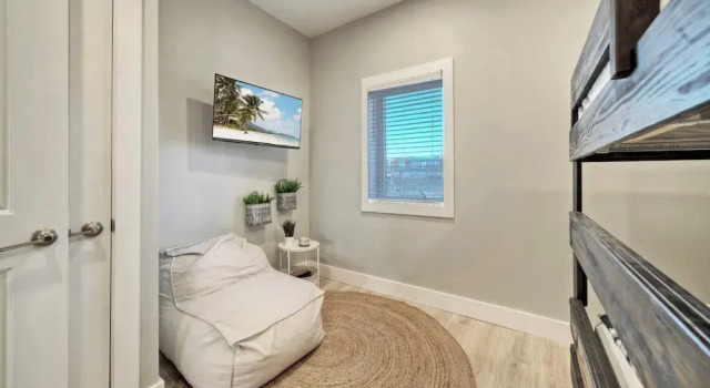 Sleeps 22 3 Condos in Beachfront Complex w/ Pool, Pickleball Island Retreat