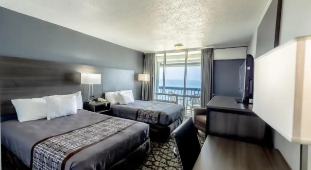 Четырёхместный номер Standard Seaview Hotel