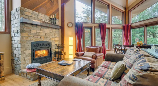 Коттедж с 3 комнатами с балконом Ski & Golf: Cozy North Conway Mountain Cabin!