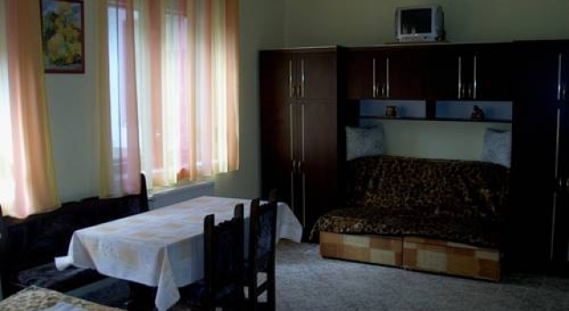 Roza Hotel Es Apartmanhaz, Rezervovat Hotel Ostřihom 