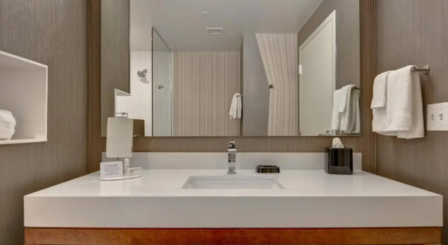 Двухместный люкс Courtyard by Marriott Bentonville Rogers Promenade