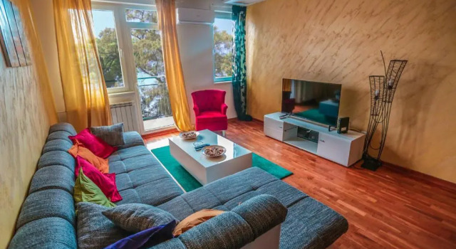 Nives, Buchen Sie Hotel Zemun 