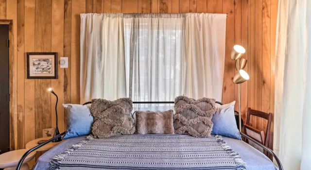 Peaceful Cozy Cabin ~ 3 Mi to Big Bear Lake!, Забронировать Дом для отпуска Биг-Бэар-Сити San Bernardino Mountains