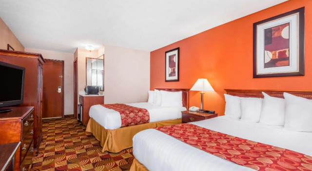 Четырёхместный номер Standard Baymont by Wyndham Plainfield/ Indianapolis Arpt Area