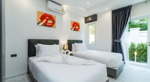 Luxury Pool Villa 54