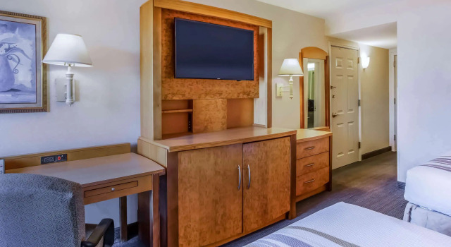 La Quinta Inn & Suites Islip MacArthur Airport, Rezervați Hotel Bohemia Long Island