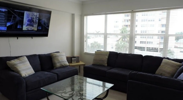 Windwood Beachside 303 on Hollywood Beach 3/2 for 8 Pool, Забронировать Отель Отели Голливуд-Бич 3 звезды, рядом с Норт-Лейк, 3*