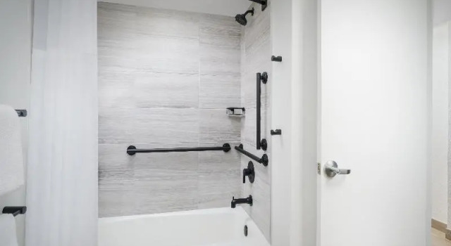Номер Standard с балконом и с видом на поле для гольфа DoubleTree Beach Resort by Hilton Tampa Bay - North Redington Beach
