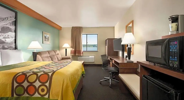 Люкс Super 8 by Wyndham Columbus